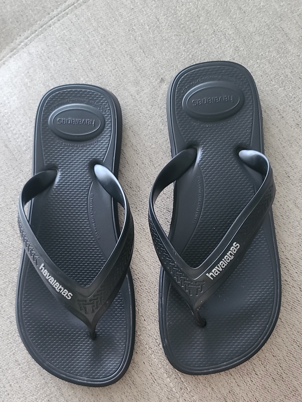 Havaianas Men’s Black Logo Thong Flip Flops